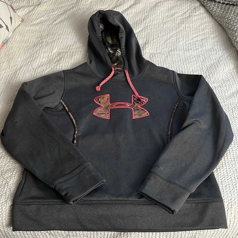 Woman’s Under Armour Grey/Camo with Pink outline. Size Large